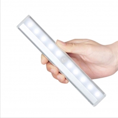 LED lempa su judesio jutikliu