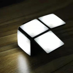 Įkraunams šviestuvas "Rubik's Cube"