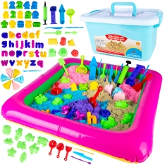 Kinetinio smėlio rinkinys su pripučiama dėže ir formelėmis – 4,5 kg Kinetinio smėlio rinkinys su pripučiama dėže ir formelėmis – 4,5 kg