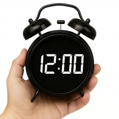 Skaitmeninis LED žadintuvas su klasikinio laikrodžio dizainu
