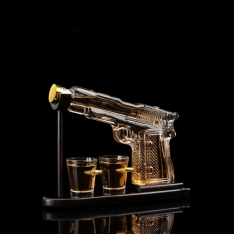 Stiklinis ginklo formos rinkinys su stoveliu ir taurelėmis