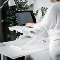 Reguliuojamas nešiojamas stalo paaukštinimas darbui stovint