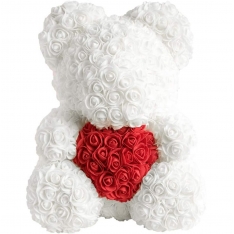 Meškiukas iš baltų rožių