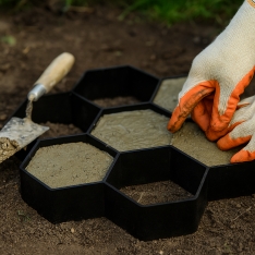 FORMA TRINKELĖMS / SODO TAKELIUI 29 x 29 x 4 CM