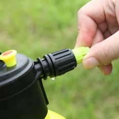 Rankinis slėginis sodo purkštuvas 2 l