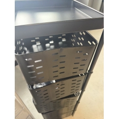 Lentyna su stalčiais ir ratukais