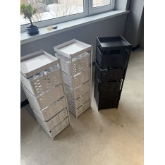 Lentyna su stalčiais ir ratukais