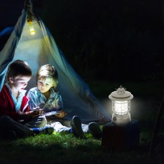 Nešiojama LED stovyklavimo lempa su pakabinimo kabliu (USB įkraunama)